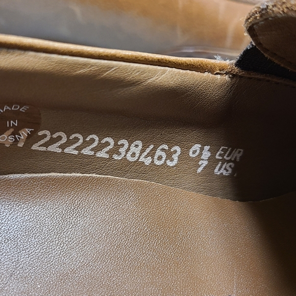 Shoe's - Picture 2 of 5